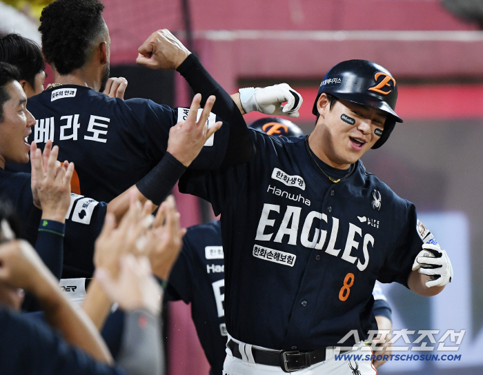 When do I want to run away? I don't have any…Fans said he wasn't the 4th hitter, but he's the only big hitter in Korea