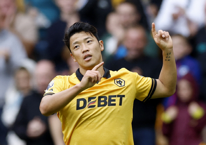 Wolves 1st tier reveal!  The worst crisis in soccer Son Heung-min leaves and 0 Korean EPL players will become a reality, but 0 points in 4 games → Hwang Hee-chan is likely to renew his teacher's contract