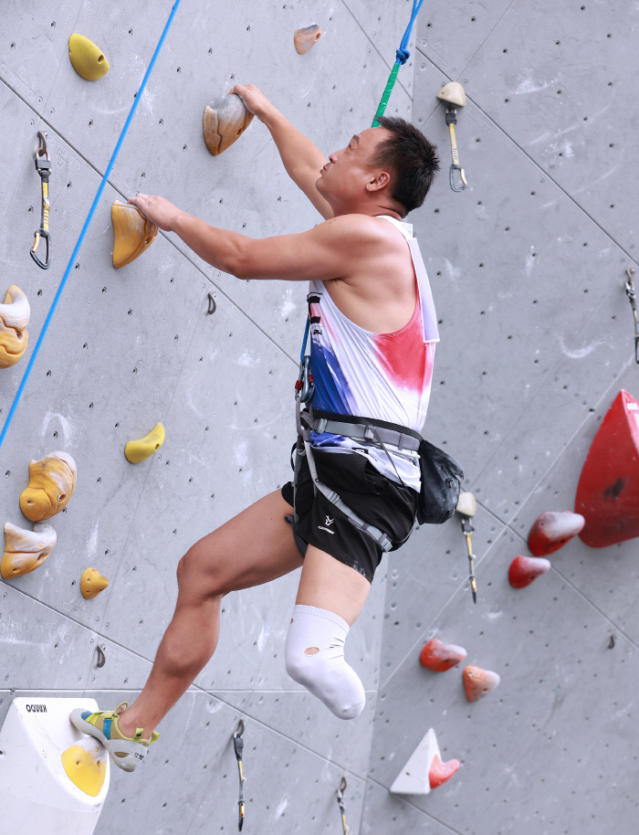 2025 IFSC Seoul Sports Climbing & Paracliming World Championships. Please cheer for the challenge
