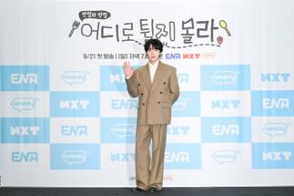 At the eating show...Jonathan, learn humility. There's Ahn Jaehyun's black hole