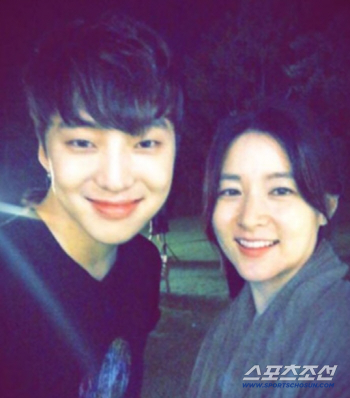 Kang Seung-yoon Shares Close Friendship with Lee Young-ae on SBS Radio