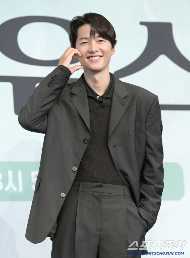 Katie ♥ Song Joong-ki, the romantic husband's house going to the flower market at dawn is always decorated with flowers