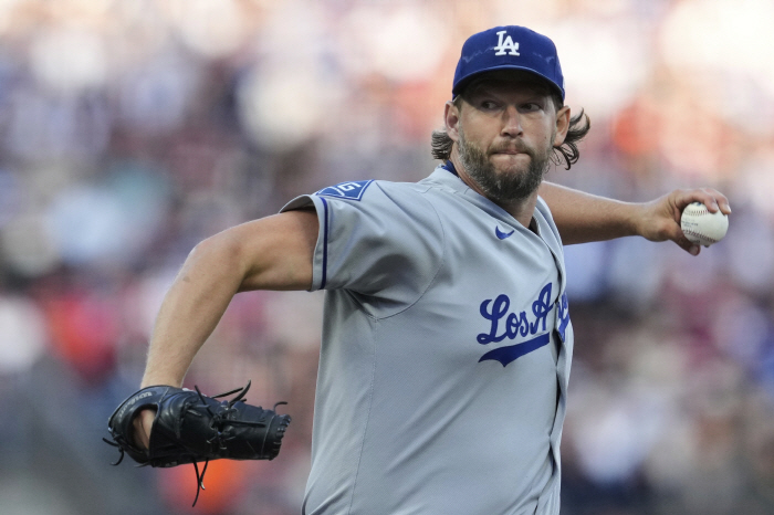  Kershaw announced his retirement! The last regular season appearance against SF on the 20th, 200 wins, 3,000K3 Cy Young Awards, and WS wins