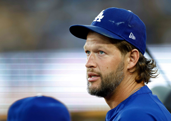  Kershaw announced his retirement! The last regular season appearance against SF on the 20th, 200 wins, 3,000K3 Cy Young Awards, and WS wins