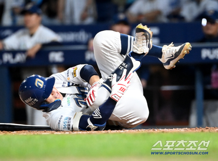  Choi Wonjun, who was hit by a foul ball, had a sad moment