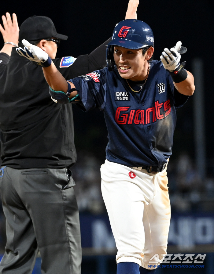 Hwang Seong-bin, an RBI triple, make some noise for Lotte fans!