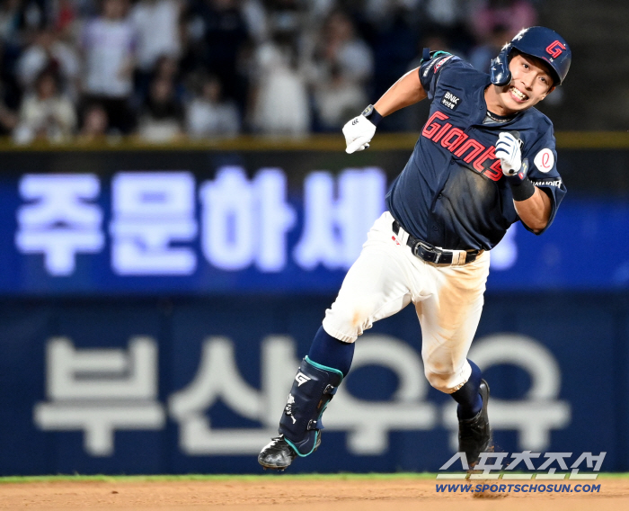  HWANG SUNG BIN, an RBI triple, can't be this fast