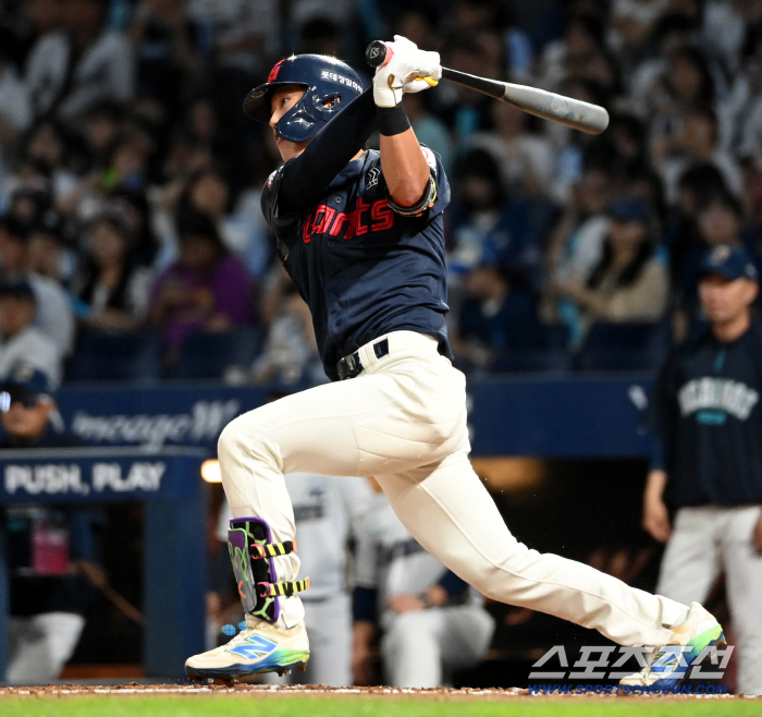  Jeon Min-jae hits the leadoff hitter in the top of the third inning