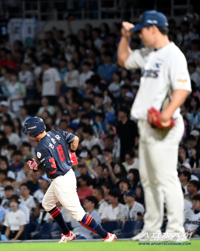  Junwoo, 3 runs!