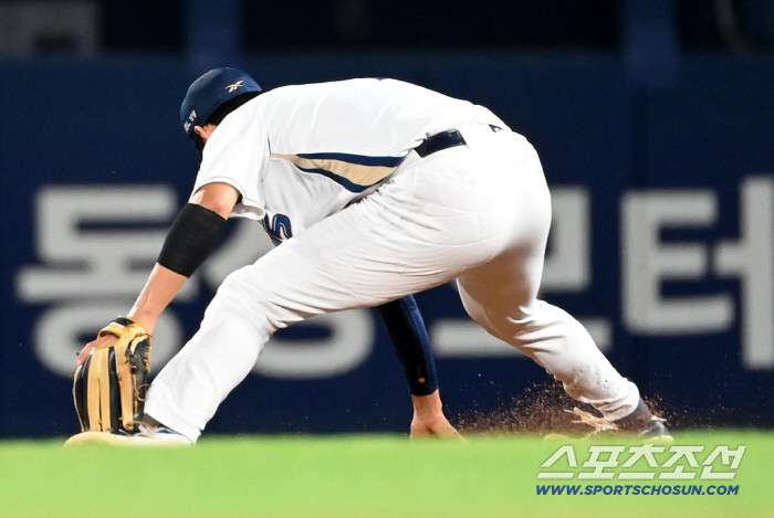  Kim Ju-won's sprained right ankle