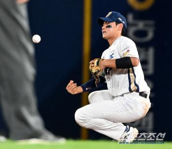  Kim Juwon twisted his ankle