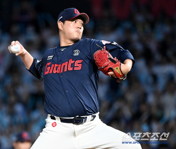  Lotte starter Na Kyun-an's hard throw