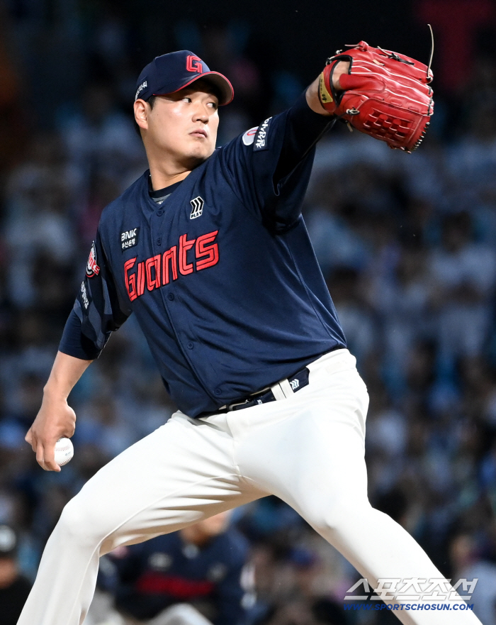  Lotte starter Na Kyun-an's hard throw