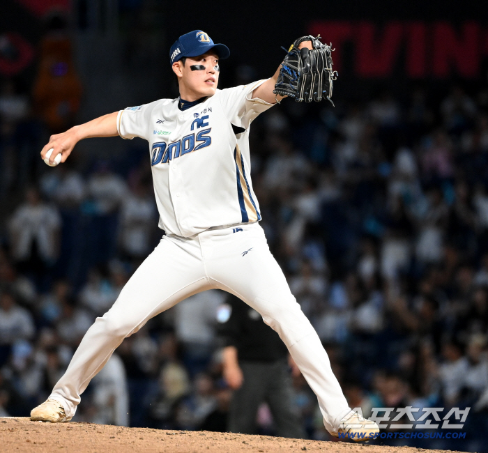  NC Do Tae-hoon on the mound