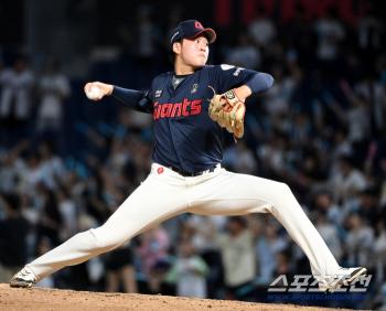  Park Junwoo pitched hard in the 9th inning!