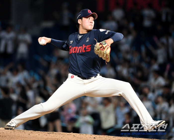  Park Junwoo pitched hard in the 9th inning!