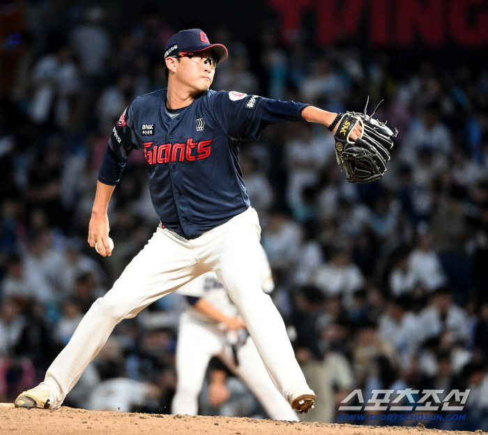  Park Se-woong on the mound in the 6th inning