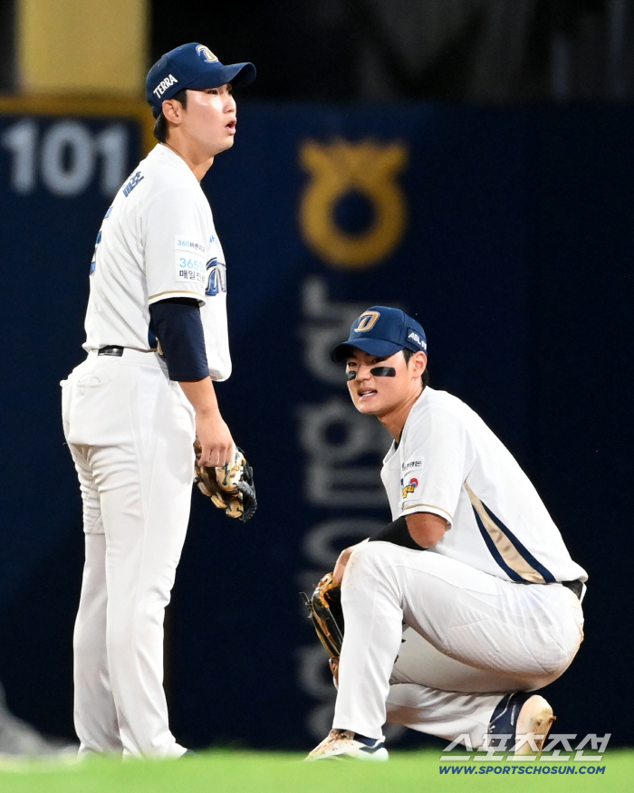 Two fatal errors by GG reservationists, changed to a right ankle injury in the third inning, whether it was a replacement reprimand 