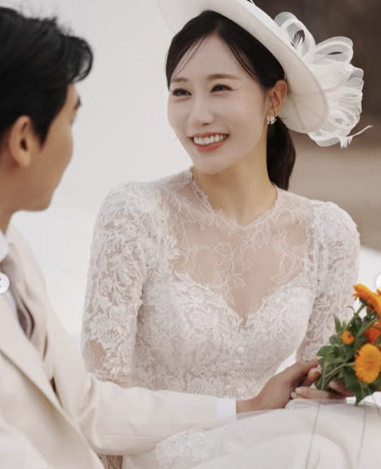 Byul Love, think more about your wedding today (20th) as a married couple in a joke. 