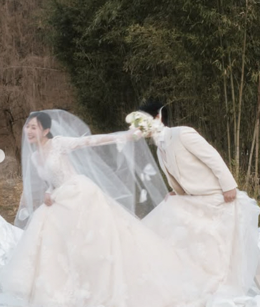 Byul Love, think more about your wedding today (20th) as a married couple in a joke. 