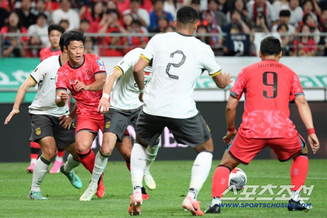 China's next head coach of the Chinese national soccer team will be registered soon to fall to the top 100 in FIFA rankings...Seven to eight people, including Cannabaro and Kapaje, are expected to be supported