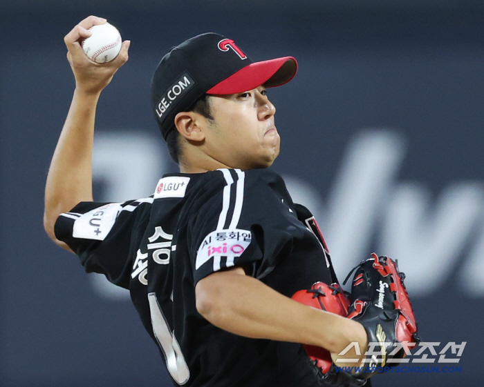 The final goal is the regulation innings  as he is tied for first place in Korea with multiple wins and fifth place in ERA and let go of the Rookie of the Year award