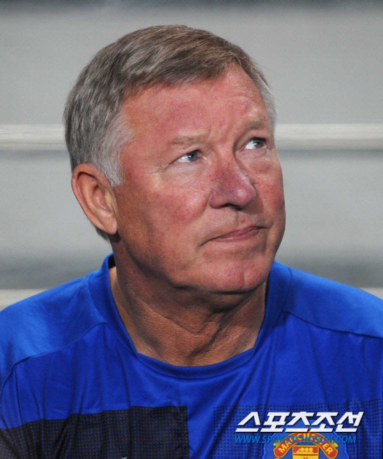 A great coach who made Korea's GOAT, changed soccer, confessed family history of tears, and stayed alone after his wife and bereavement
