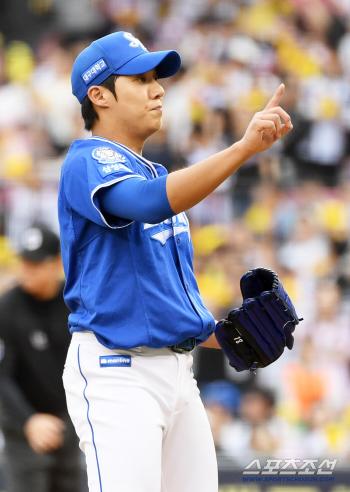 It became the No. 1 player with 12 wins in Korea. I don't think of an away game because the fans in Jamsil filled the stands with four wins, no losses, and no losses. 