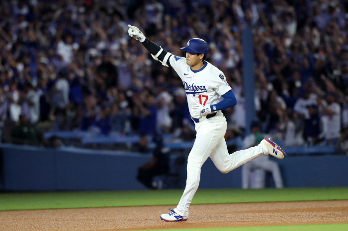 I've heard of 50 homers and 50 steals, but...I'm lucky to live in an era like 5050 newly defined by Ohtani