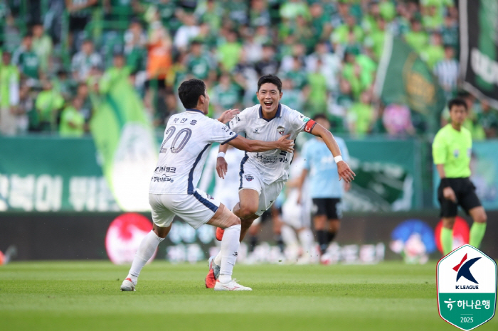 A big twist! Park Sang-hyuk 1 goal 1 help → Lee Dong-kyung, managing director of the PK missed, overpowered Jeonbuk Hyundai 21
