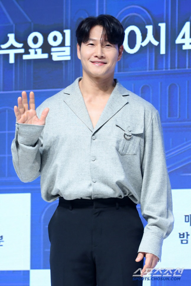 Running Man Stages Surprise Wedding Party for Kim Jong-kook