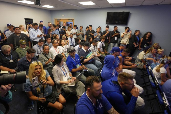 Looking at Kershaw's retirement, the best player in L.A. history, Ohtani also imagines eight years later 