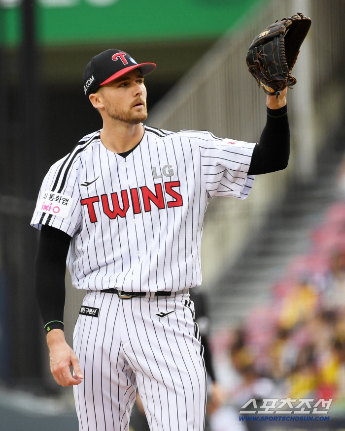 'Oh my god. I was on the verge of losing the game despite the 155-kilometer fastball in Tolhurst. ERA 0.36 → 1.54 → 2.84