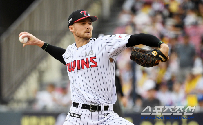 'Oh my god. I was on the verge of losing the game despite the 155-kilometer fastball in Tolhurst. ERA 0.36 → 1.54 → 2.84