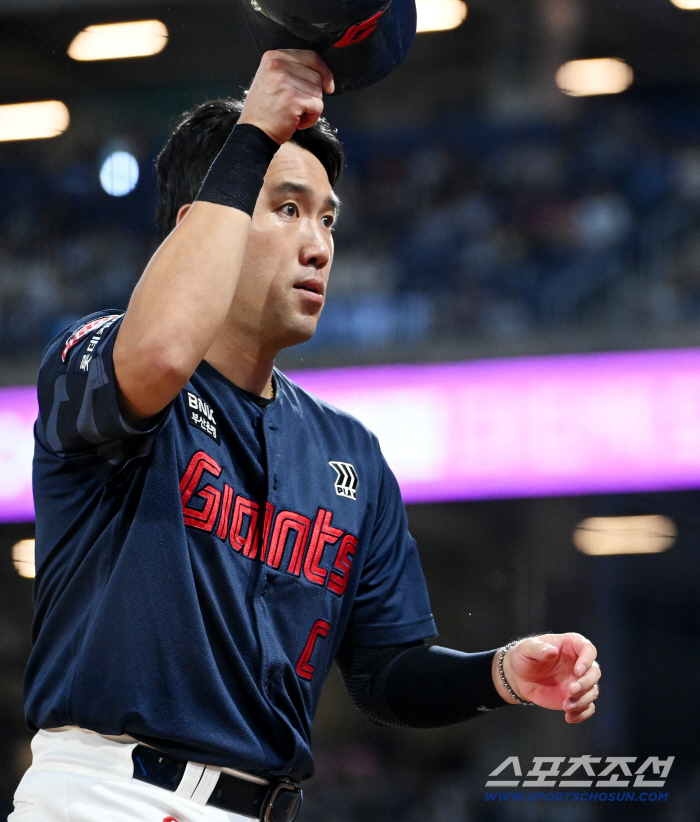 Our captain is back Jeon Jun-woo's three-run and Choi Jun-yong, Ko Seung-min's emotional hug, 4 hits in 41 days of his return to the starting lineup (Changwon site)