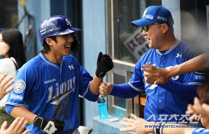  Director Park Jin-man is happy to see Lee Jae-hyun