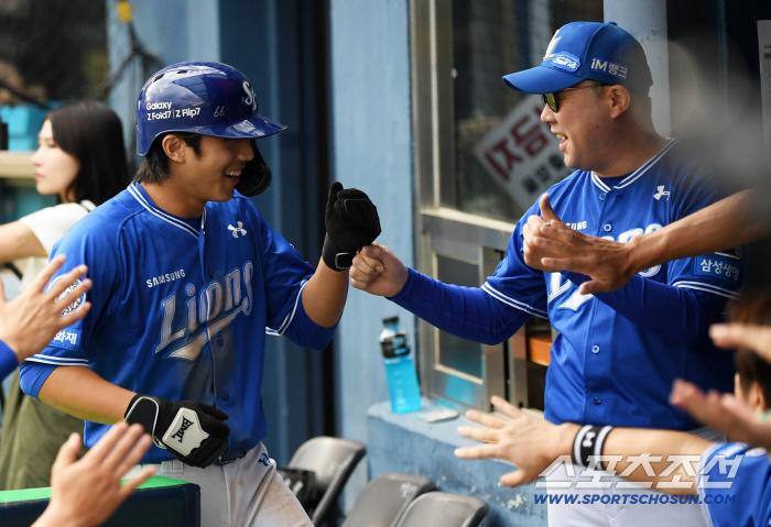  Director Park Jin-man welcomes Lee Jae-hyun, thumbs up