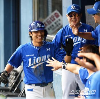 Director Park Jin-man welcomes Lee Jae-hyun's father's smile