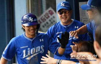  Director Park Jin-man's dad smile