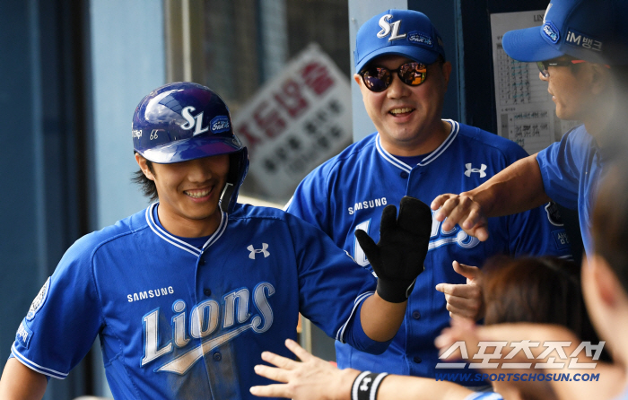  Director Park Jin-man's dad smile