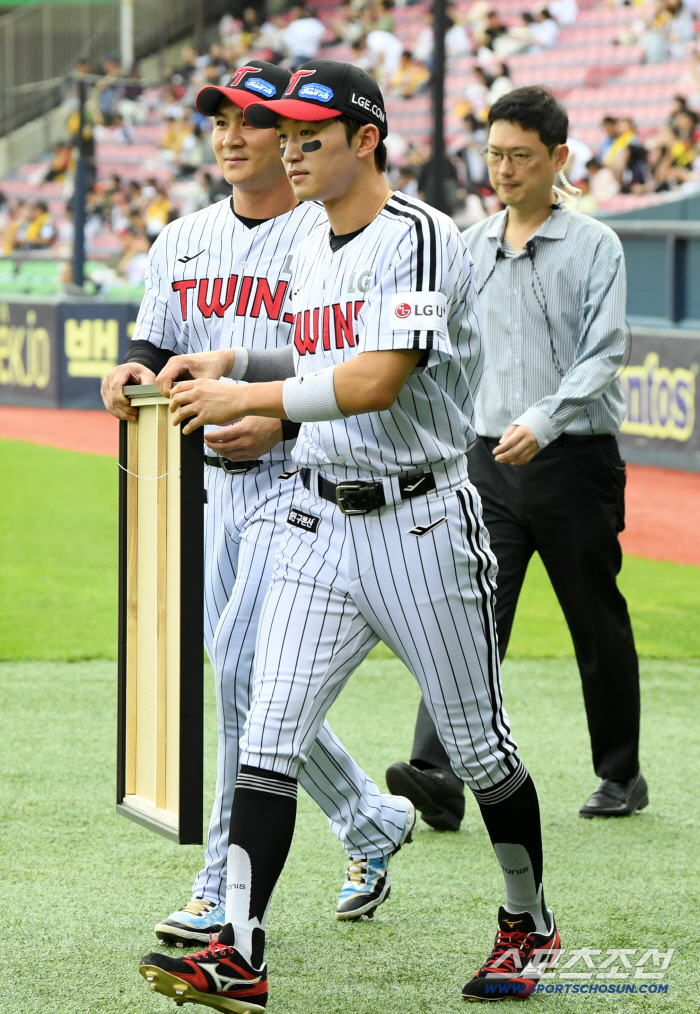  A frame prepared for Park Hae Min, Oh Ji Hwan and Oh Seung Hwan