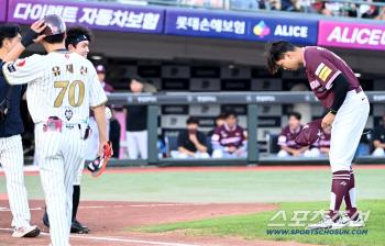 HWANG SUNG BIN smiled at JEONG HOON who apologized