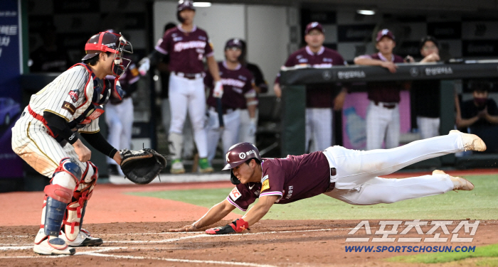  JUN SEO's home rushing, sleek sliding