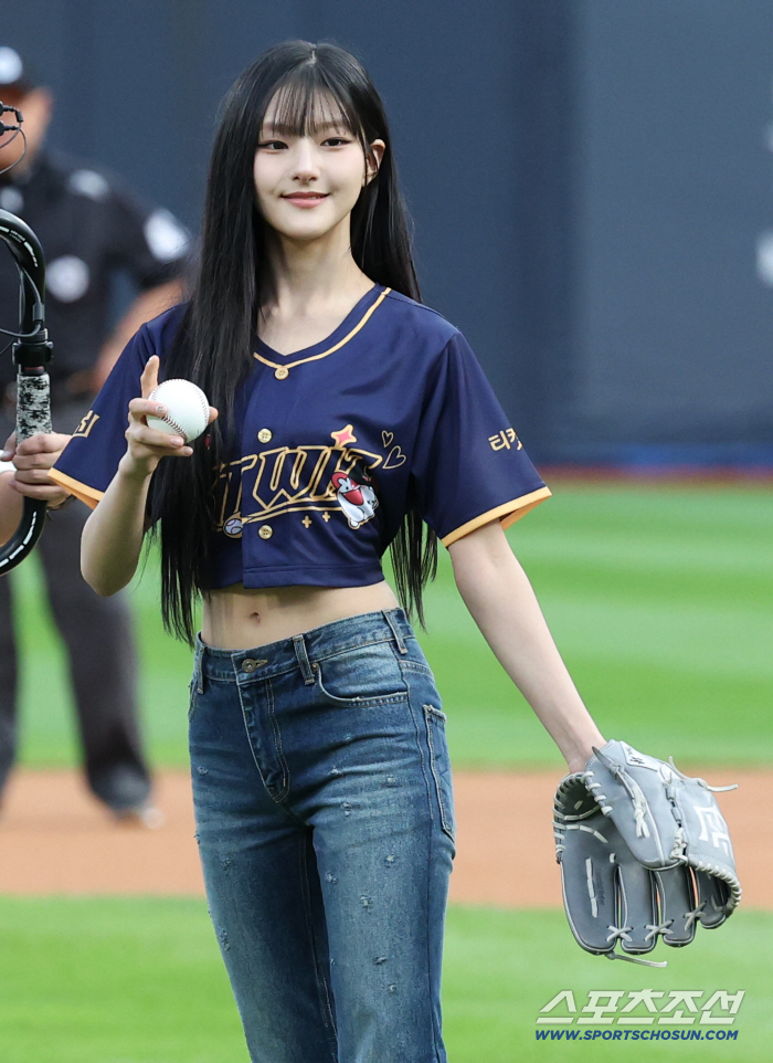  Kiss of Life Sky's Pleasant First pitch to the baseball stadium