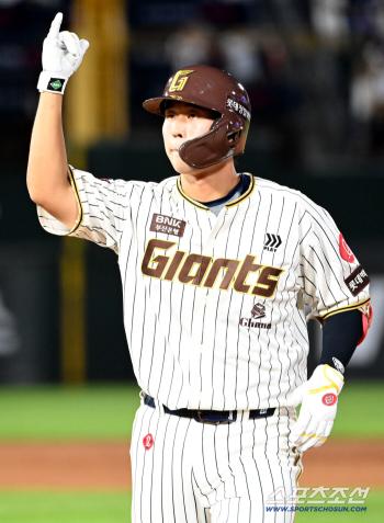  Lotte's Park Gun-woo has made his first hit since his professional debut