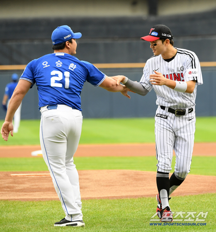  Oh Seung Hwan Park Hae Min, a senior I really respect