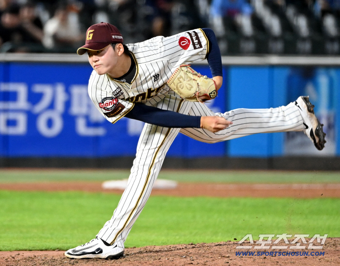  Park Jun-woo from Lotte in the 7th inning