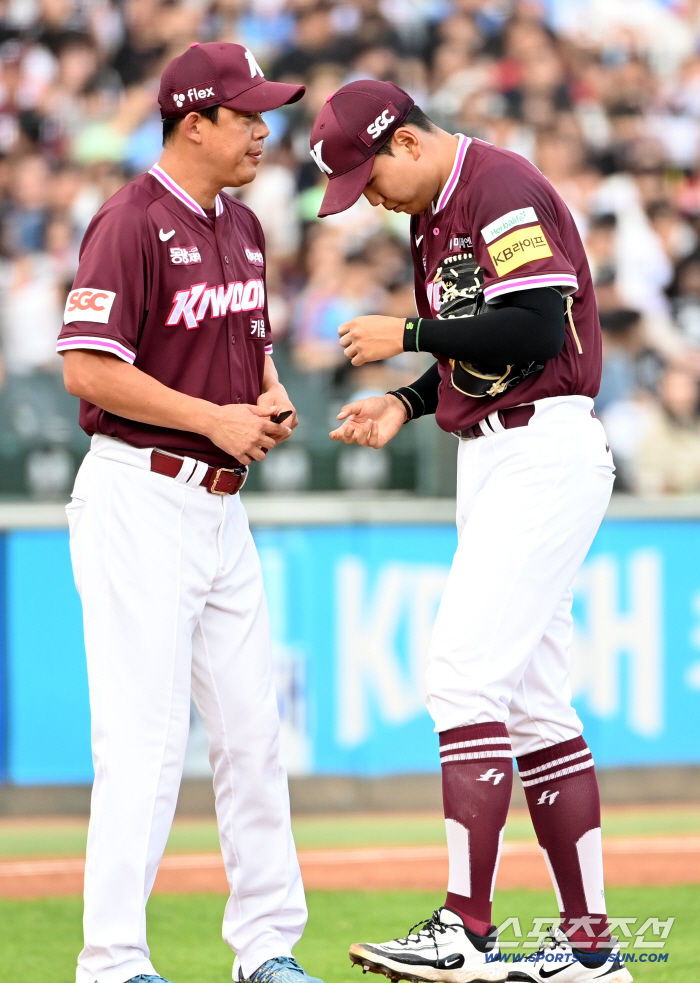  Park Jung-hoon couldn't withstand the first inning and was forced to quit