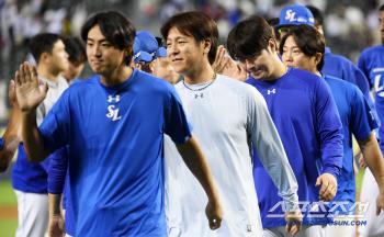  Samsung's Koo Ja-wook, Kang Min-ho, Park Byung-ho. Let's get the 4th wheel