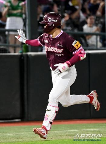  Solo shot Yeo Dong-wook hits his second home run of the season!